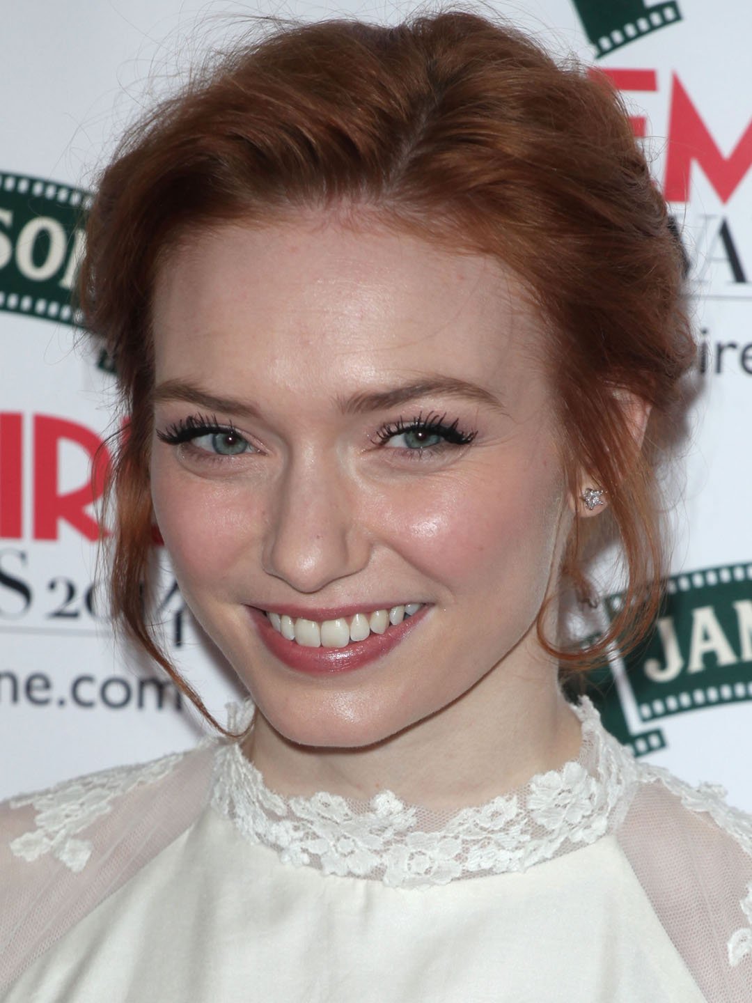 How tall is Eleanor Tomlinson?